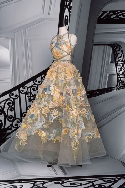 Look 30